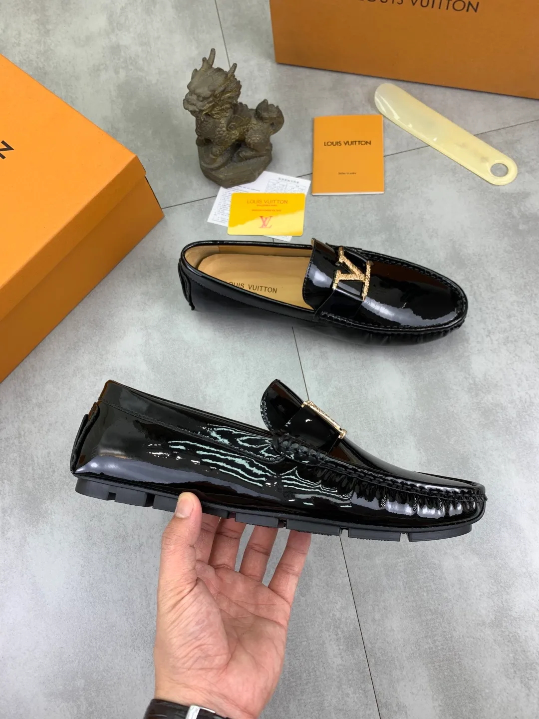 Men's Men's Shoes💰P340💰[New Style] 🆘 🔥🆕[Louis Vuitton] LV Hong Kong high-quality beanie shoes. Loaf style for lazy people. This fabric is made of 🇮🇹 imported Italian first-layer cowhide ➕ full first-layer pigskin lining. The lining is more high-end. The original non-slip and wear-resistant rubber outsole is the only choice for driving. Size: 38-45. Black optional.